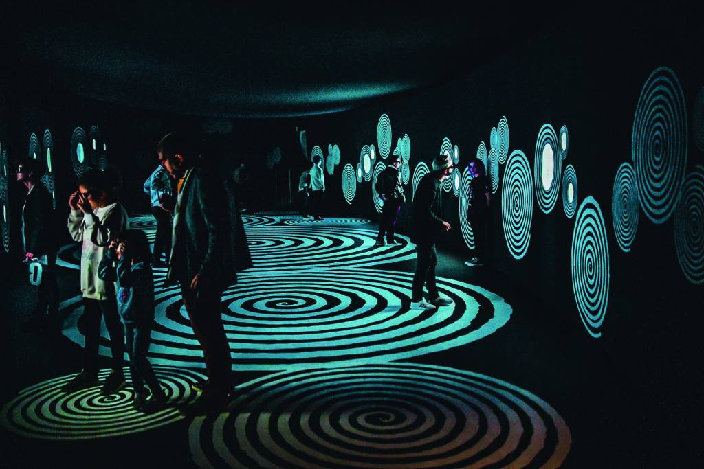 Cópia de foto 2 – Bruno Soares.jpg Ambientesinterativos:óculos 3D sãodisponibilizadosem algumas salas