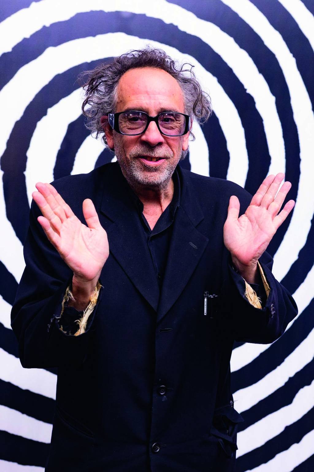 Cópia de foto 4 – credito bruno soares.jpg Tim Burton naabertura da exposição,no último sábado (7)
