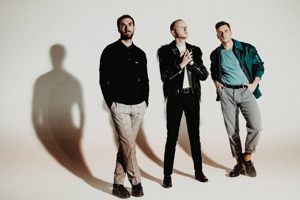 Two Door Cinema Club se apresenta na Audio SP com vocalista substituto