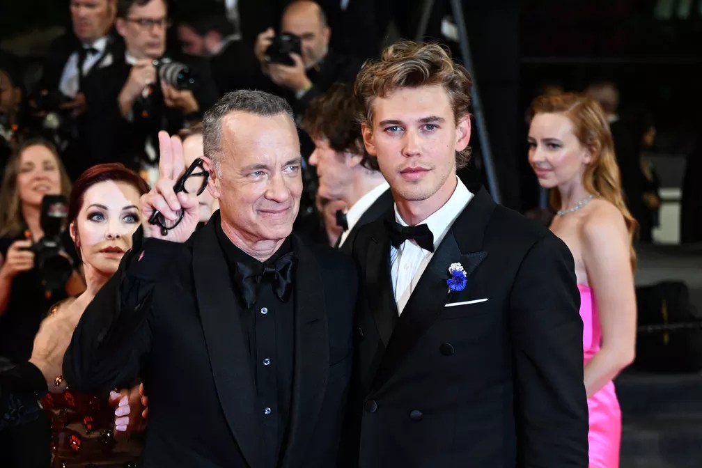 Austin Butler e Tom Hanks na première de Elvis, em Cannes