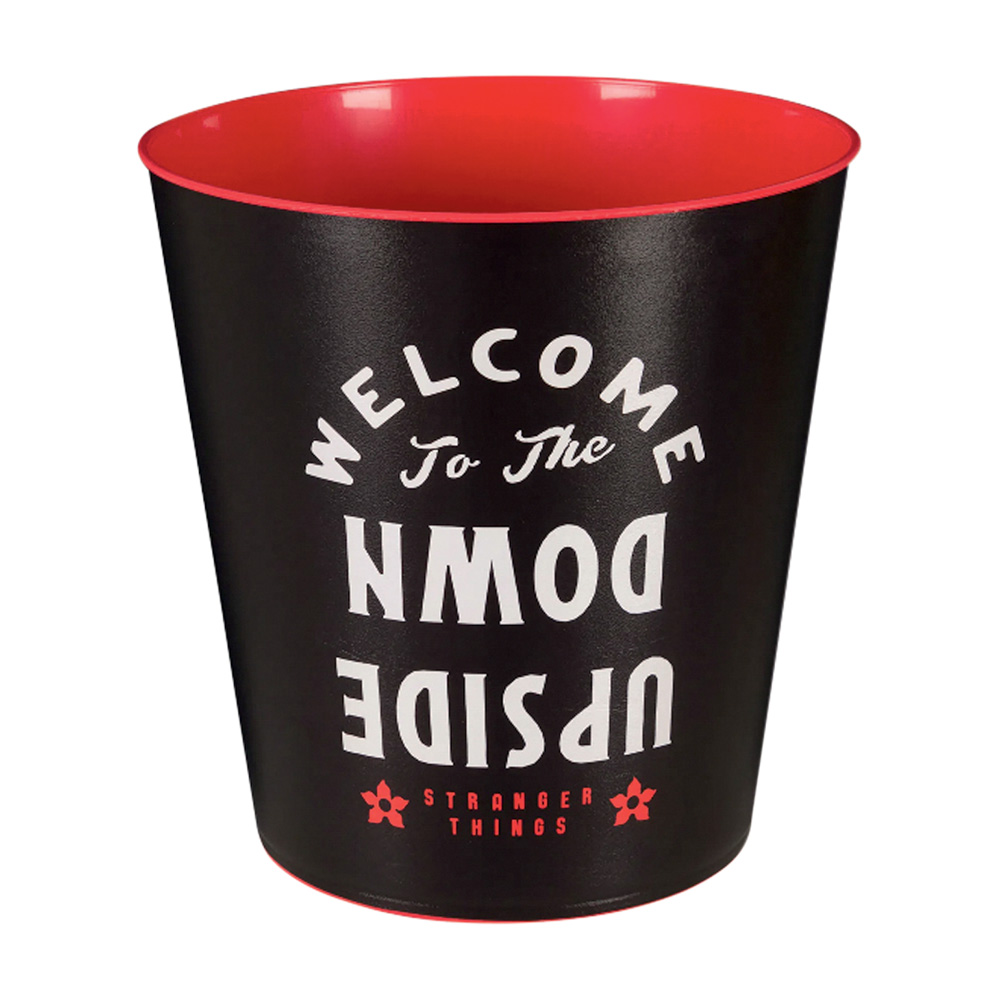 Balde para pipoca preto com interior vermelho. Na estampa, est&aacute; um lettering de 