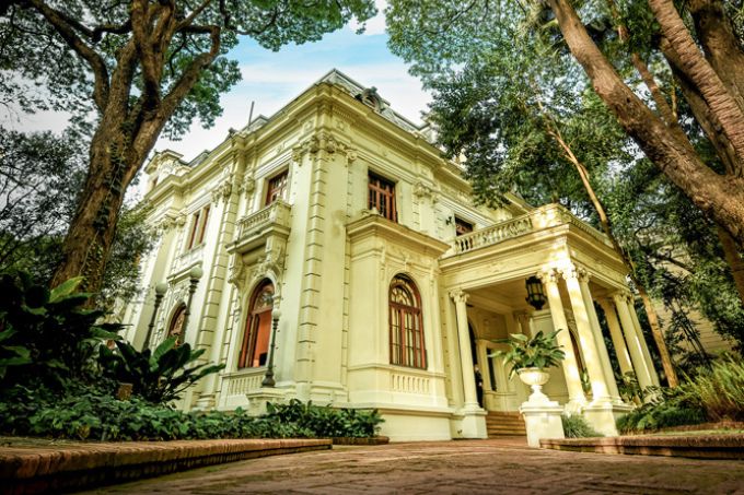 Casarão Nhonhô Magalhães reabre em alto estilo após reforma de 15 milhões