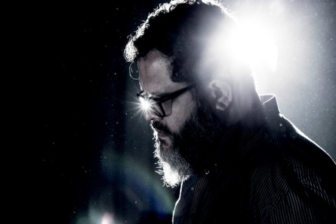 Rômulo Fróes apresenta tributo ao disco Transa, de Caetano, na Casa de Francisca