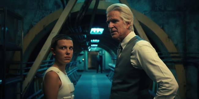 Millie Bobby Brown, a Eleven, e Matthew Modine como Dr. Martin Brenner
