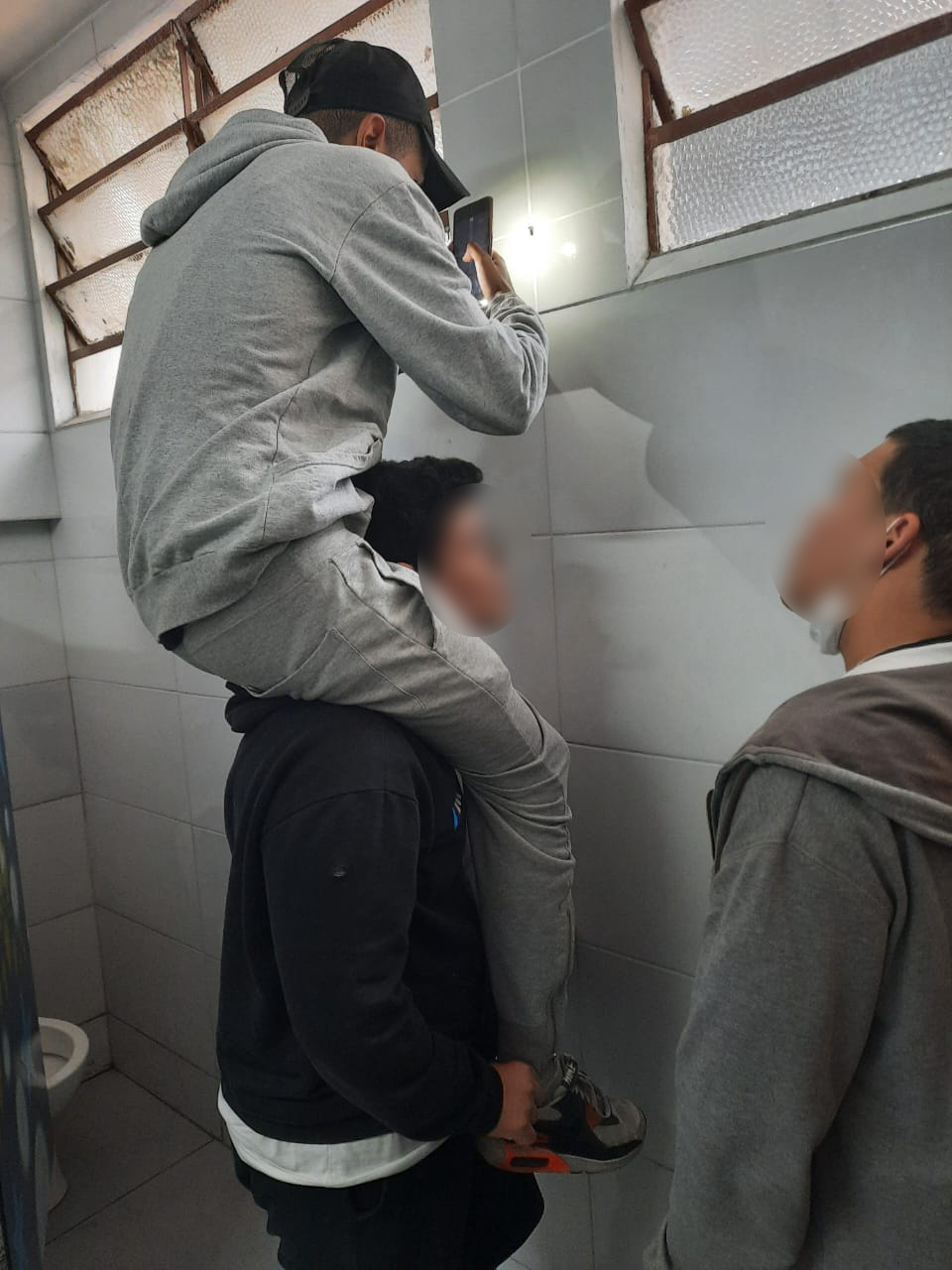 “Ninguém merece ter a privacidade invadida”, diz aluno filmado em banheiro