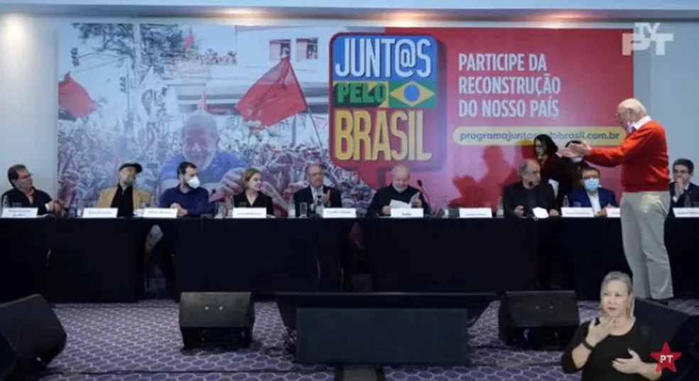 Eduardo Suplicy interrompe reunião do PT e aliados: “Não fui convidado”