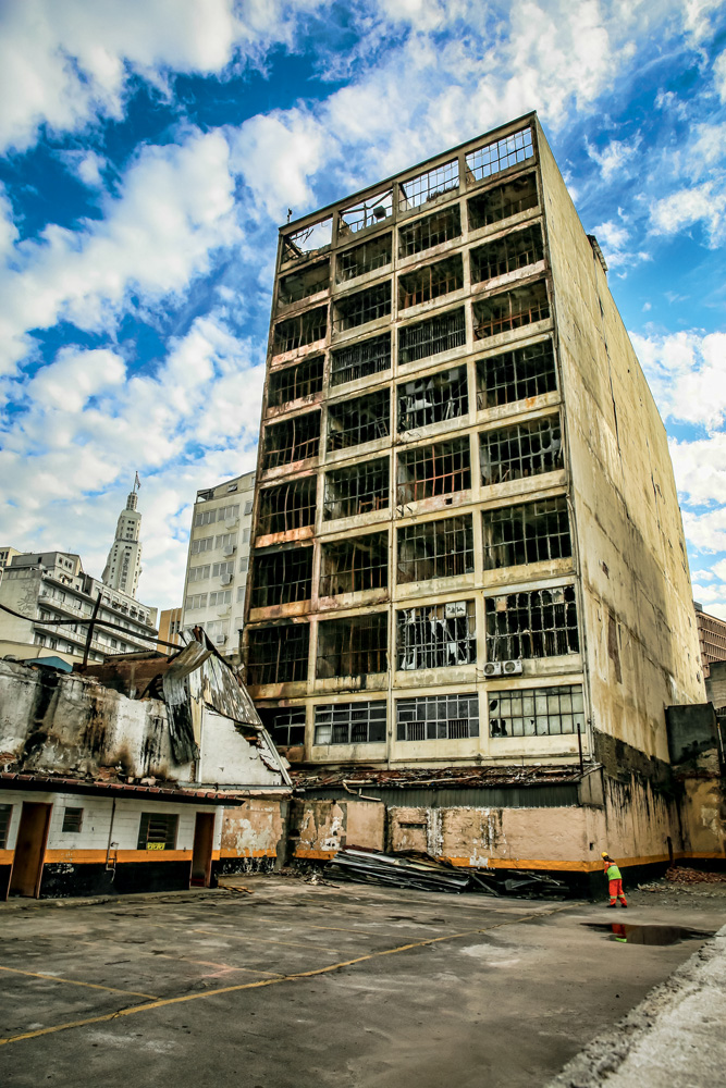 Incêndio na 25 de Março expõe vulnerabilidade de prédios do Centro