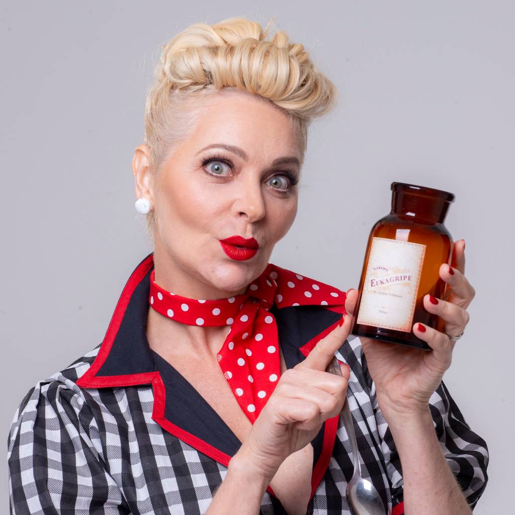 Alexandra Richter estrela homenagem a mulheres comediantes no teatro