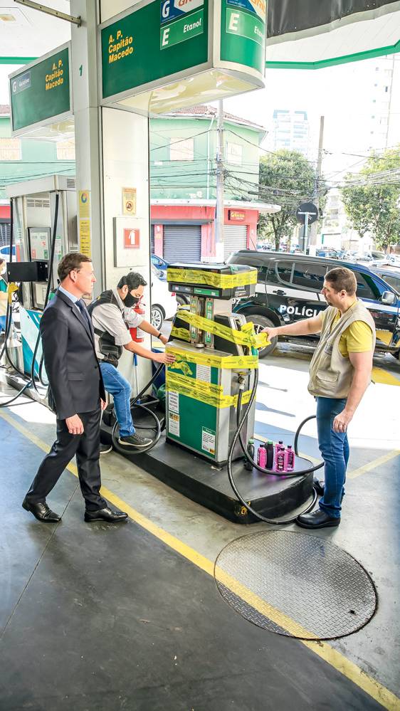 COMBUSTIVELADULTERADO_49.JPG Operação em posto de gasolina