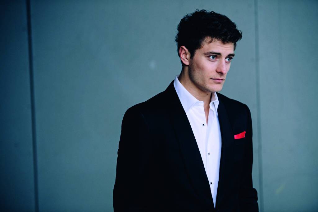 Fenômeno lírico: Jakub Józef Orlinski fará concertos na Sala São Paulo