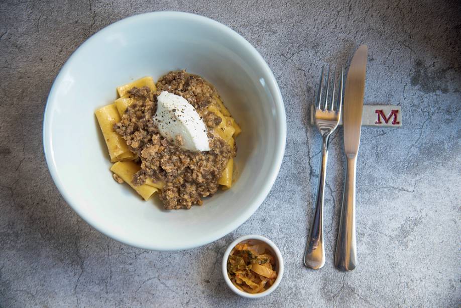 Pappardelle: ragu branco, coalhada de ovelha e kimchi