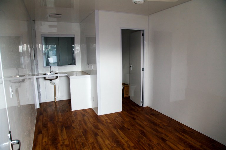 Casas da Vila Reencontro Casas da Vila Reencontro serão de uso temporário, terão área de 18 metros quadrados, com quarto, cozinha e banheiro, podendo abrigar até quatro pessoas.