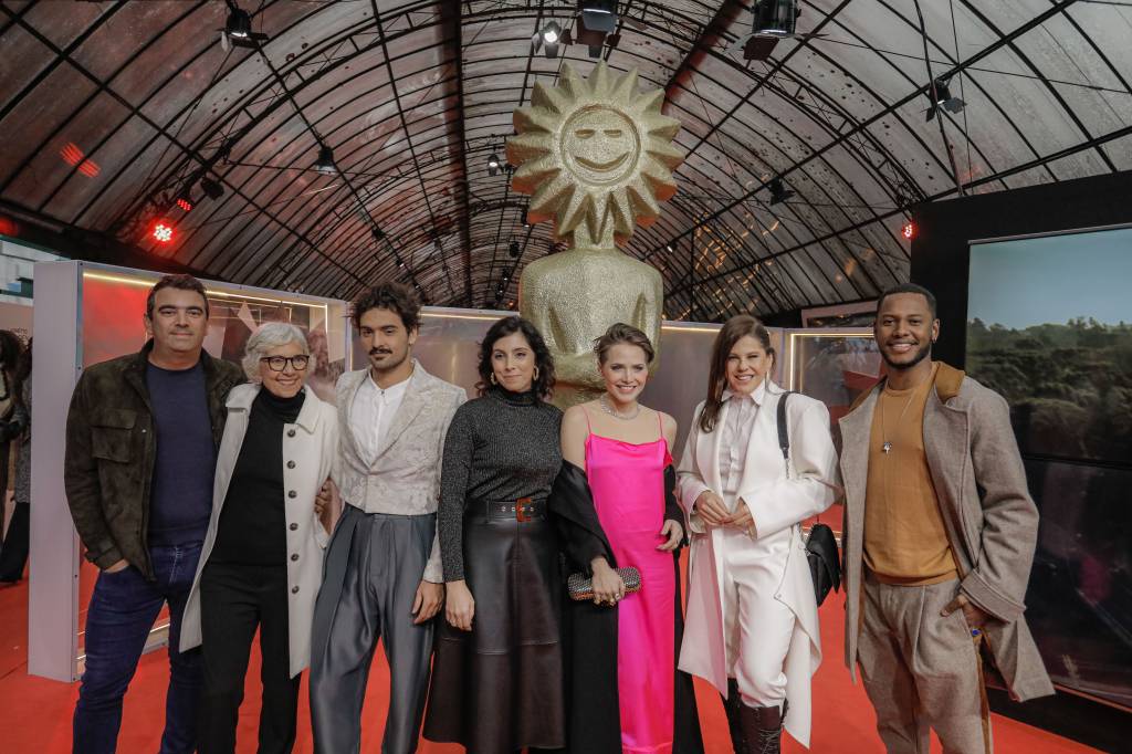 Amor, sexo e descobertas se fundem em ‘A Porta ao Lado’, de Julia Rezende