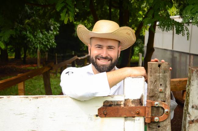 retrato de Paulo com chapéu