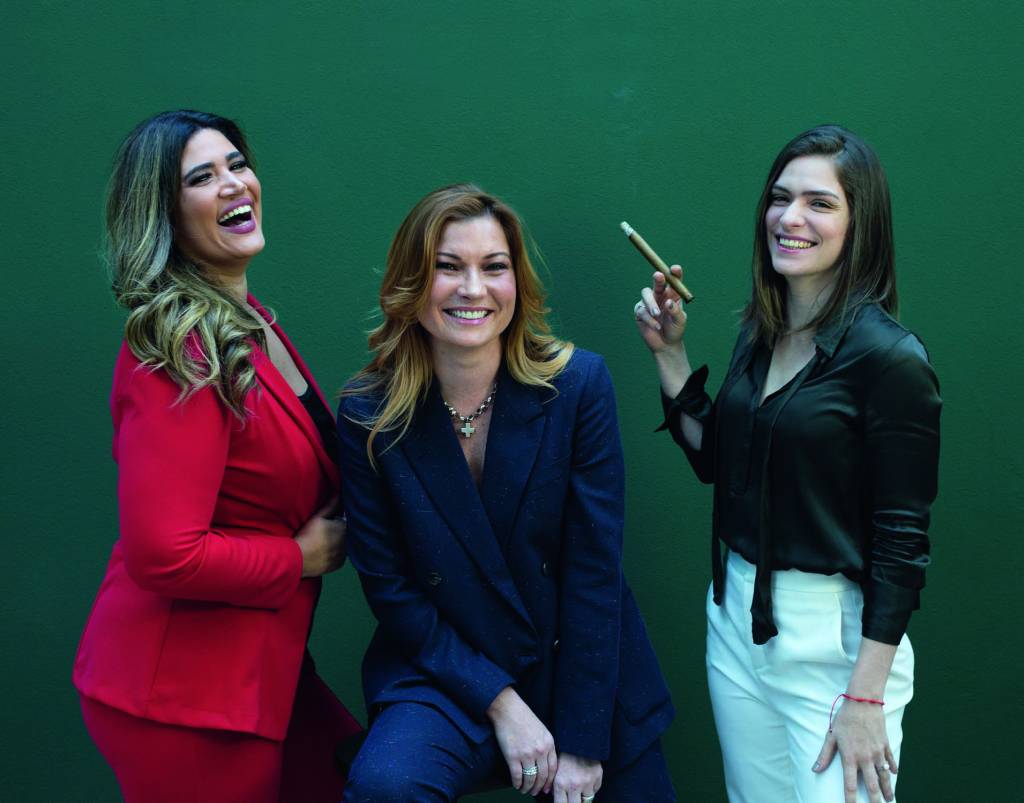 Charuto, vinho e negócios: empresárias lançam clube ‘só para mulheres’