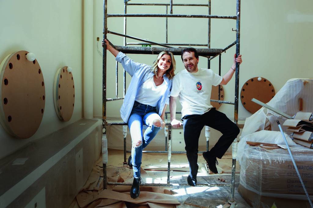 Flávia Alessandra e Marcos Proença abrem salão de beleza em São Paulo