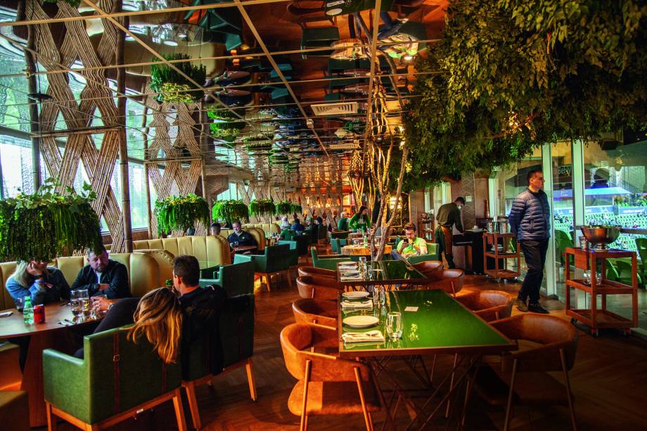 Salão do Braza: vista para o campo Salão do Braza: vista para o campo