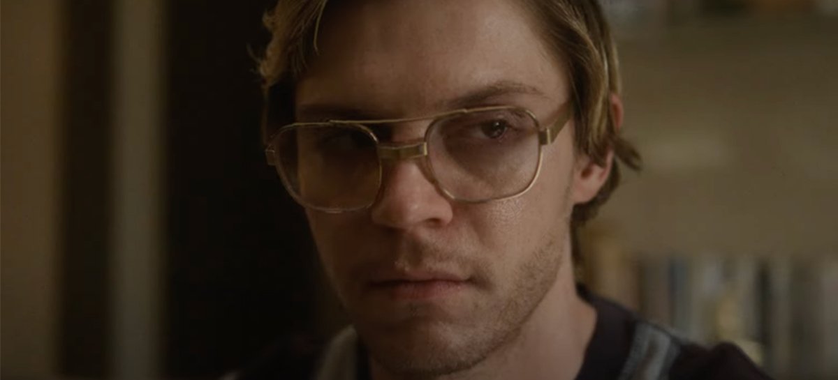 Cena de Dahmer: Um Canibal Americano, mostrando Evan Peters