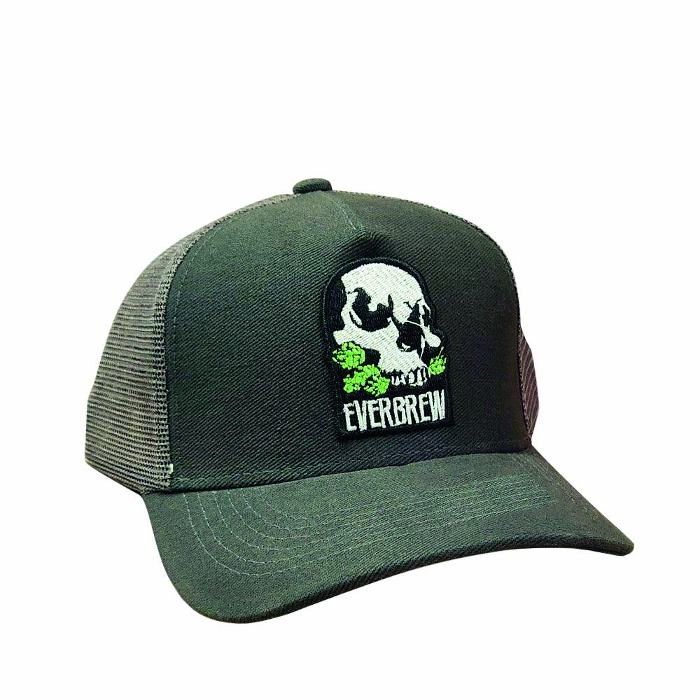 Bon&eacute; cinza com logo de cervejaria