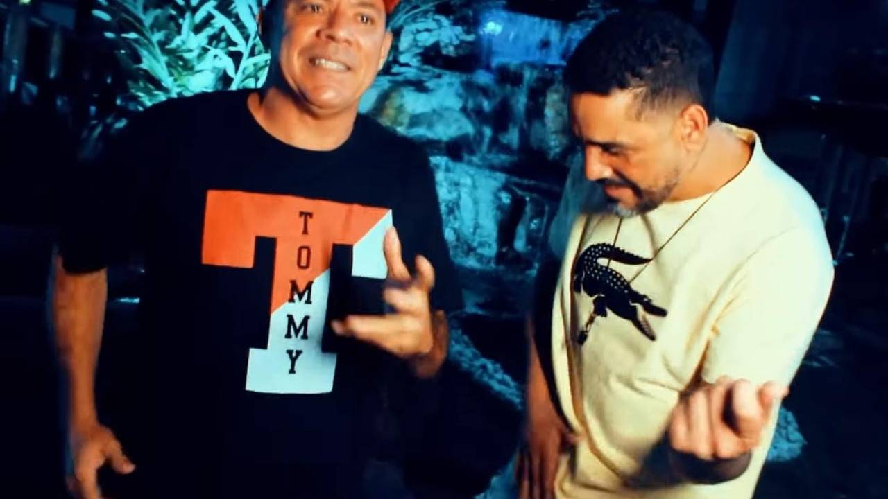Juliano Maderada e Tiago Doidão no clipe de Tá na Hora do Jair Já Ir Embora