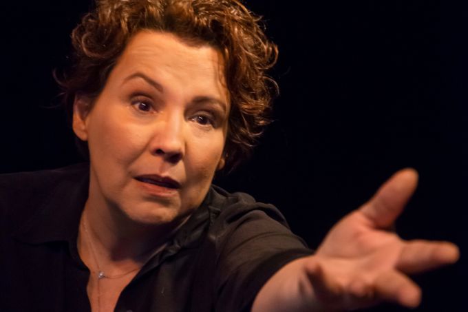 Ana Beatriz Nogueira retorna com solo baseado em cartas a São Paulo