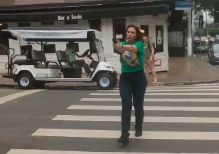 STF suspende porte de arma da deputada Carla Zambelli