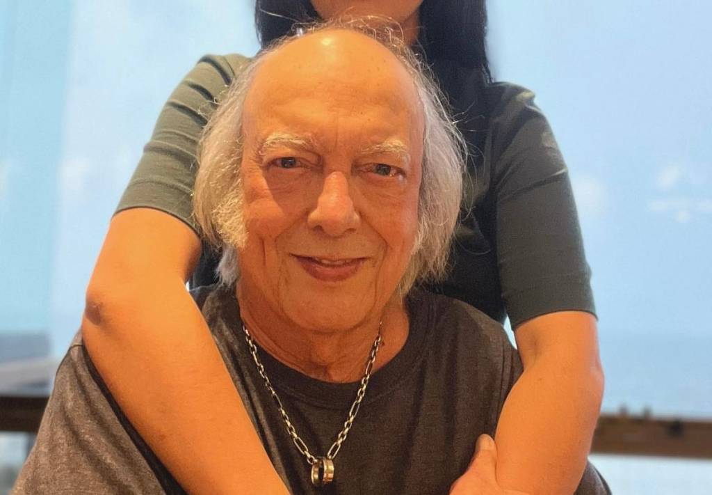 “Ressuscitei no Dia de Finados”, escreve Erasmo Carlos após receber alta