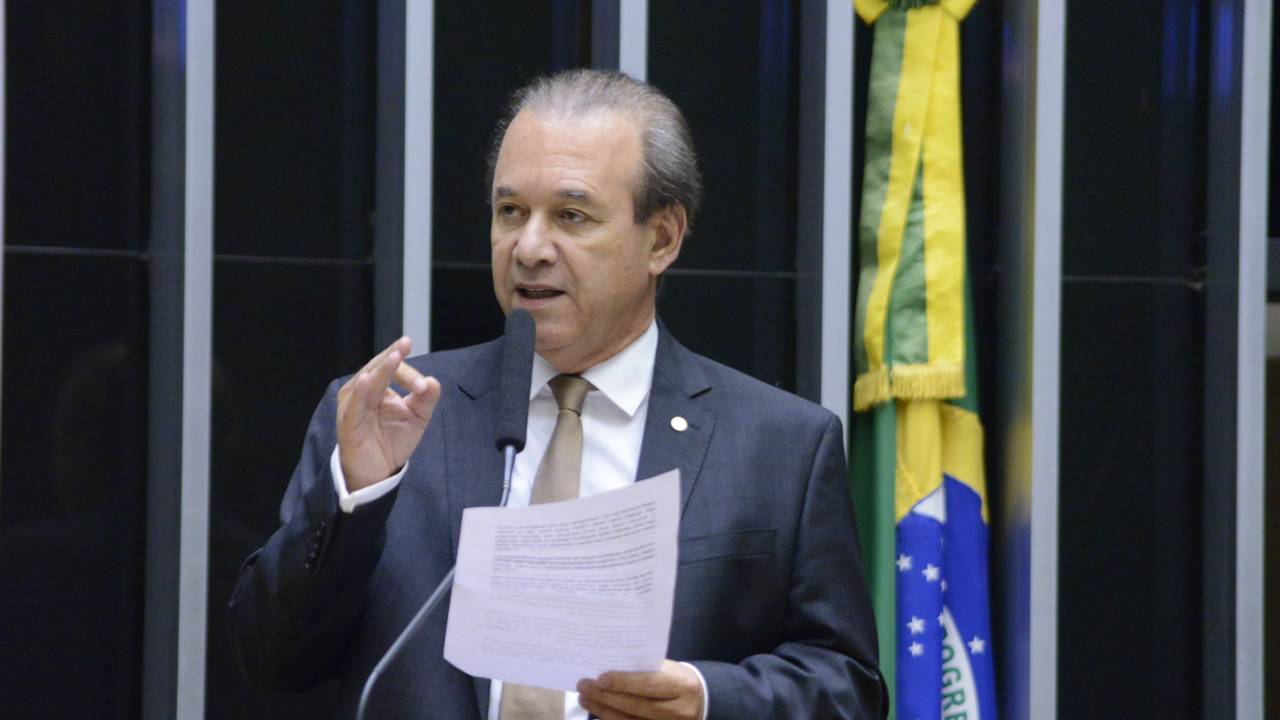 Eleuses Paiva