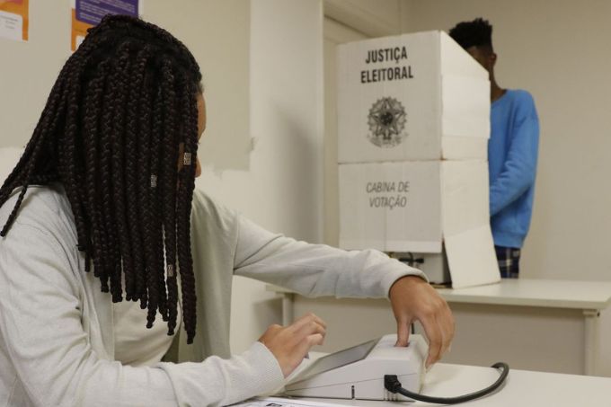 Mesária nas eleições