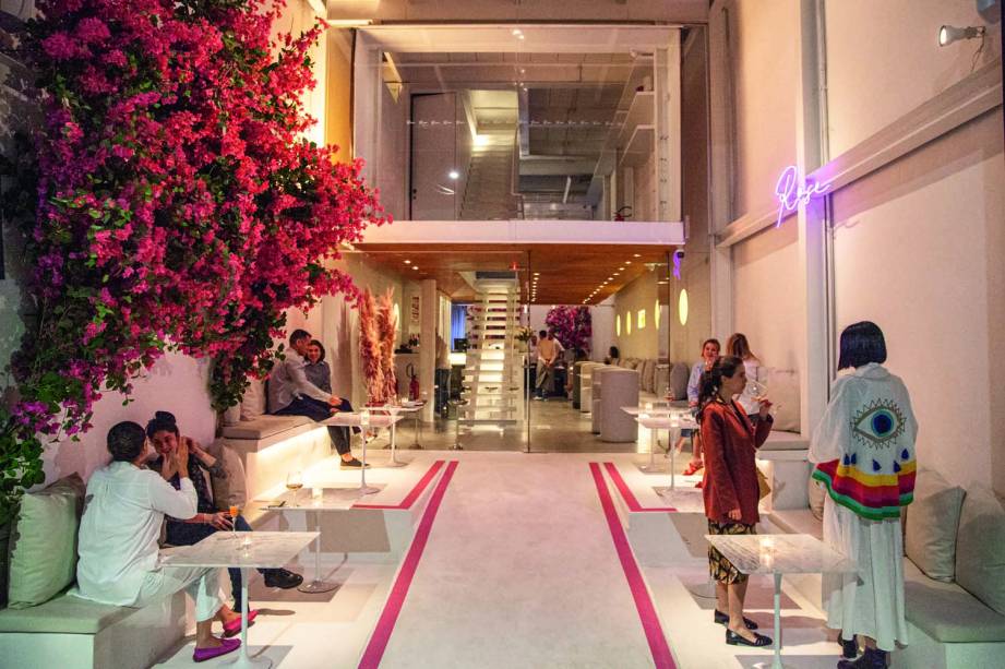 Rose: wine bar dedicado aos vinhos rosé no Jardim Paulista Rose: wine bar dedicado aos vinhos rosé no Jardim Paulista