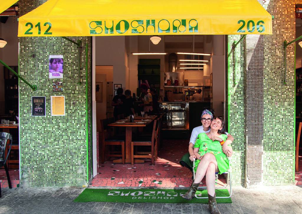 Sob nova direção: Shoshana Delishop está de volta