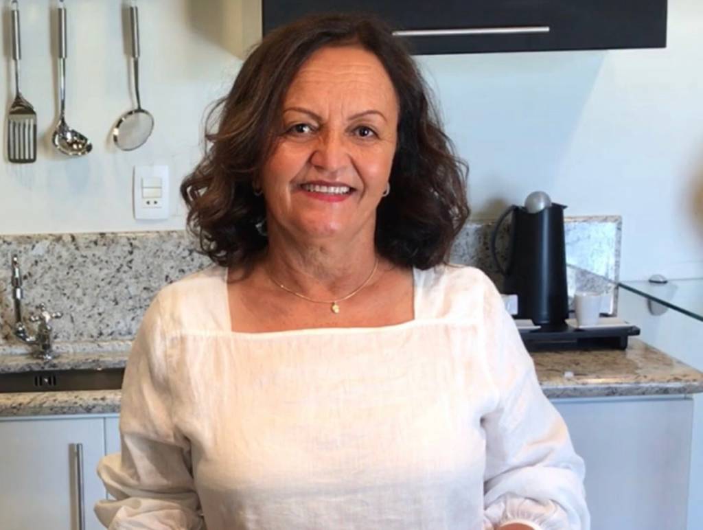 “Vamos almoçar?”: Conheça Eleni, a cozinheira que caiu nas graças da web