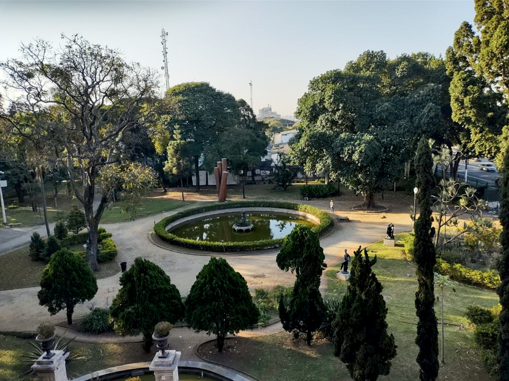 Jardim da Luzv.jpg Imagem mostra jardim com lago ao centro