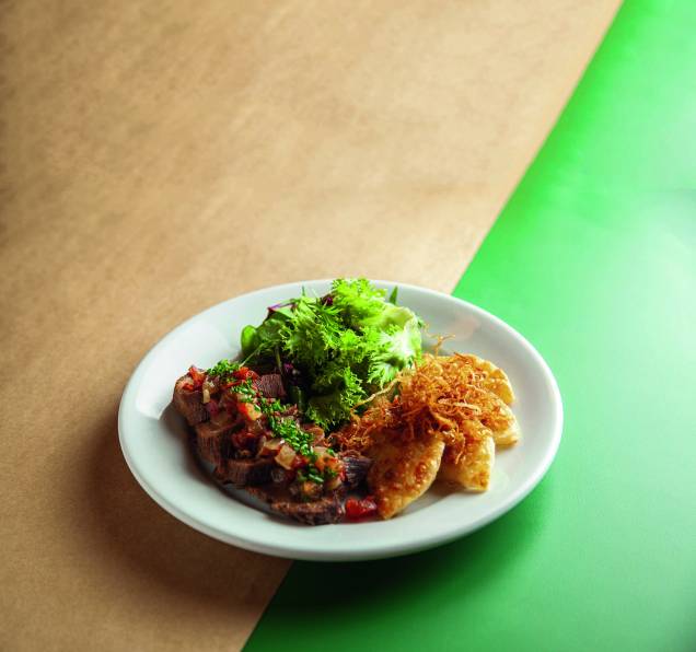 Língua da shoshi: acompanha salada e varenique Língua da shoshi: acompanha salada e varenique