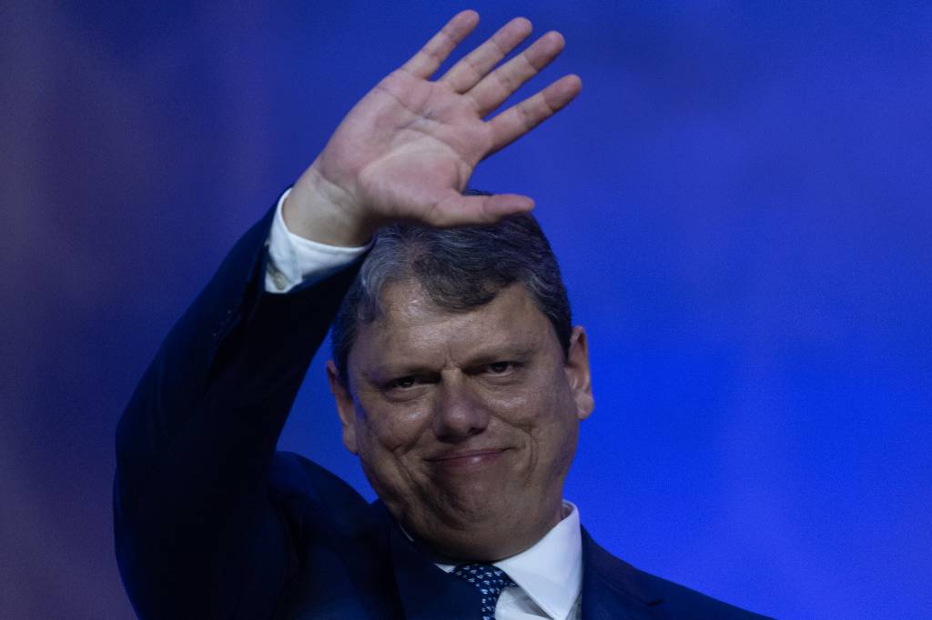 Primeira viagem internacional de Tarcísio será para Davos