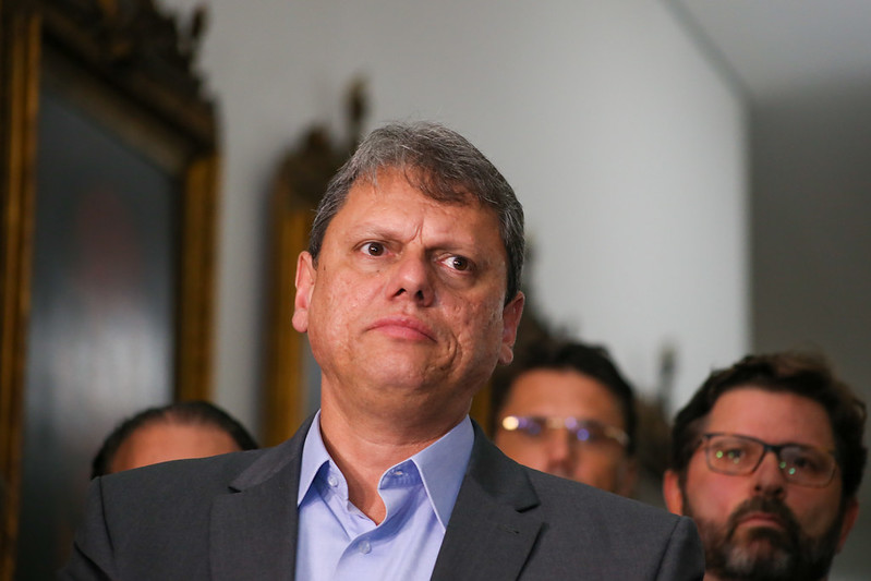 Tarcísio faz “pente-fino” no governo após recuar em nomeação de cunhado