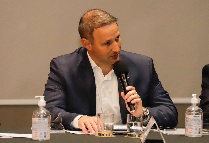 Derrite diz que sugeriu a Tarcísio a contratação de policiais aposentados para escolas