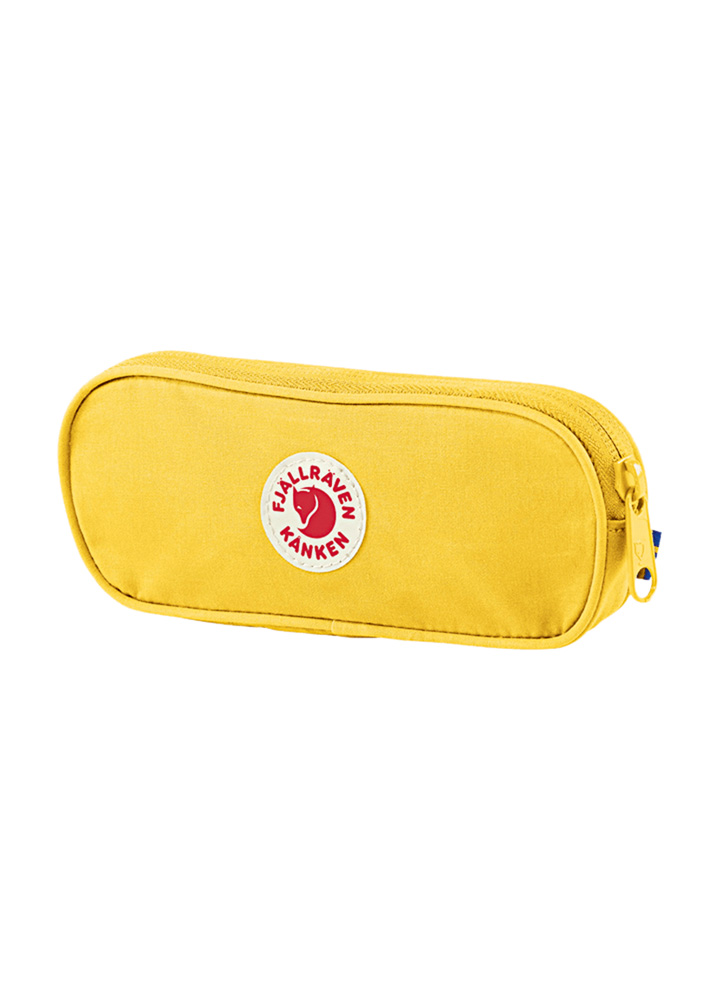 Estojo-Kanken.jpg Estojo da marca finlandesa Kanken amarelo com o logo branco e vermelho no meio