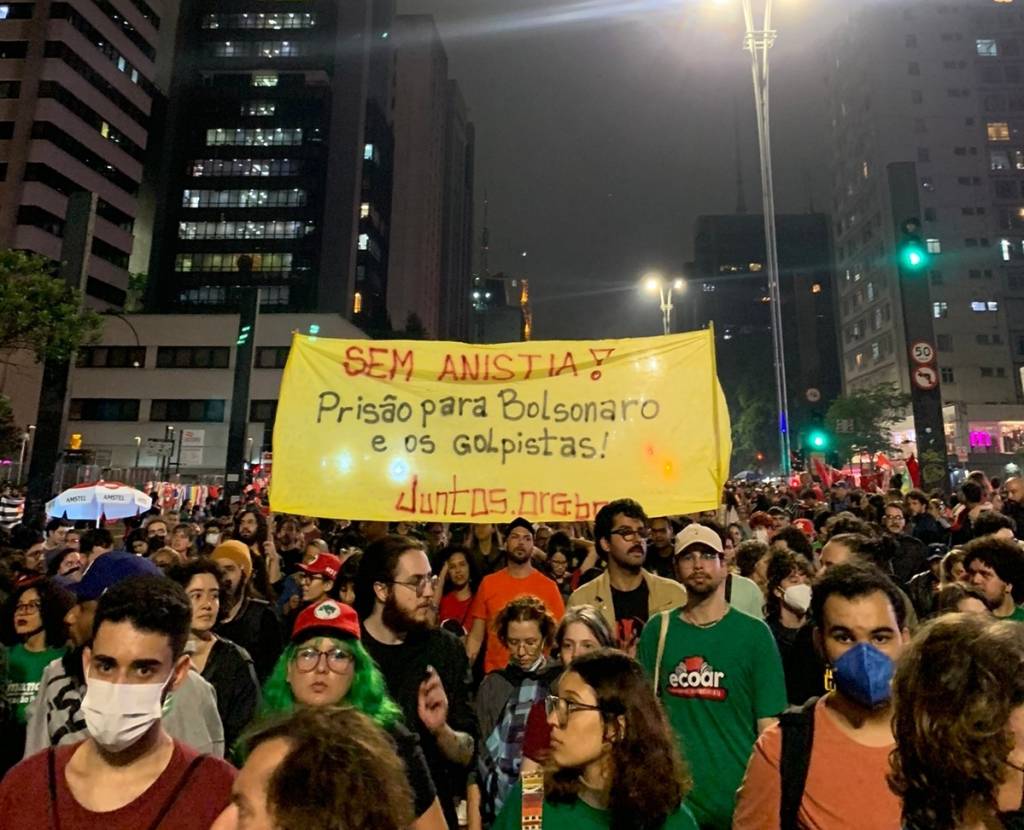 “Sem anistia”: manifestação na Paulista pede punição a golpistas