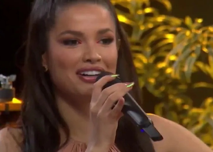 Juliette no programa Saia Justa Verão, do GNT