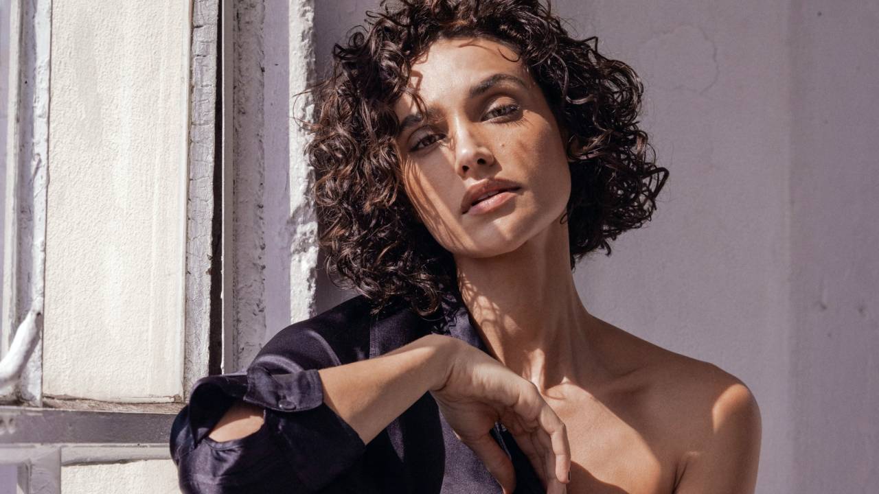 Débora: trabalhos como modelo na adolescência custearam primeiras aulas de atuação