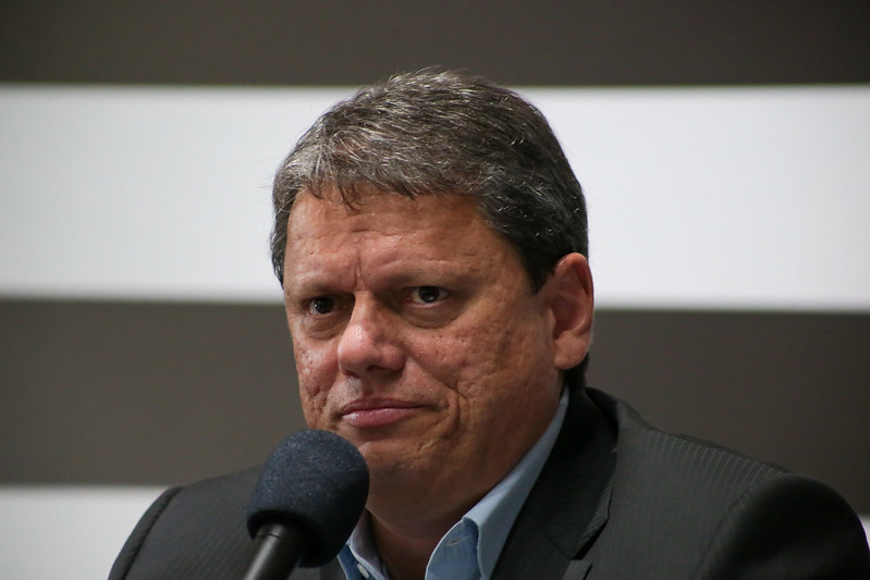 Tarcísio sanciona aumento salarial de 6% para servidores públicos