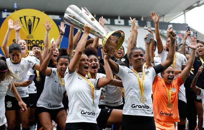 As "brabas" do Timão golearam o rival carioca por 4 a 1