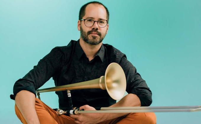 Emiliano Sampaio se apresenta com orquestra no Sesc Consolação
