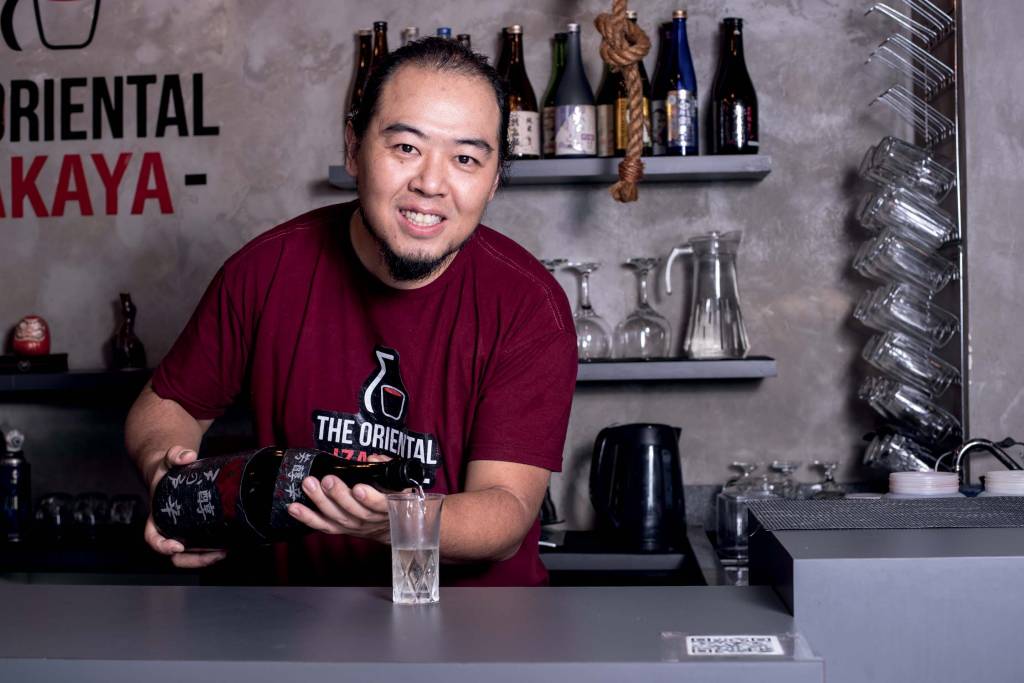 No The Oriental Izakaya, público encontra comidinhas asiáticas e saquê e canta nas mesas