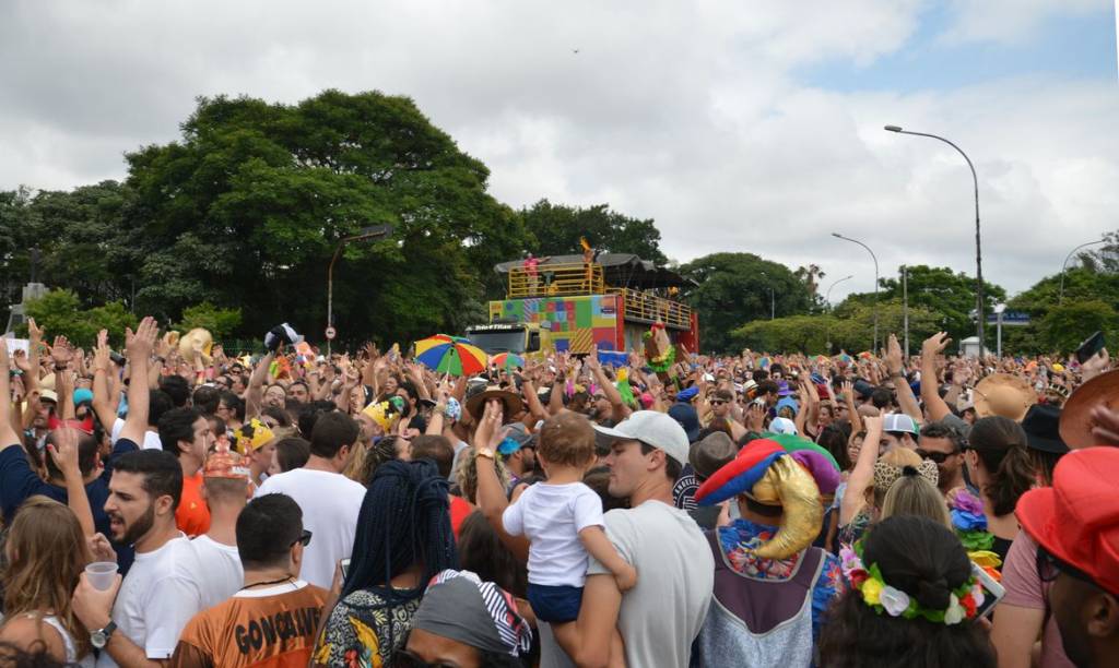Polícia prende quadrilha que roubou 47 celulares em blocos de Carnaval