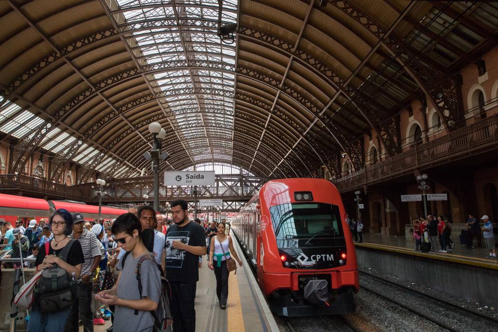 Tarcísio autoriza estudos para privatizar quatro linhas da CPTM