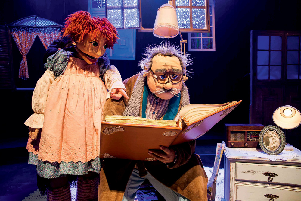 Espetáculo de teatro de bonecos faz apresentações gratuitas na capital