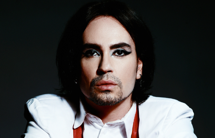 Johnny Hooker anuncia turnê em homenagem a Marília Mendonça