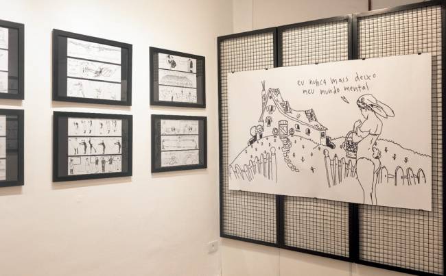 ESTELAMAY32-04.jpeg Quina de parede contendo diversas tirinhas em tamanhos variados da exposição de Estela May na 9ª Arte Galeria